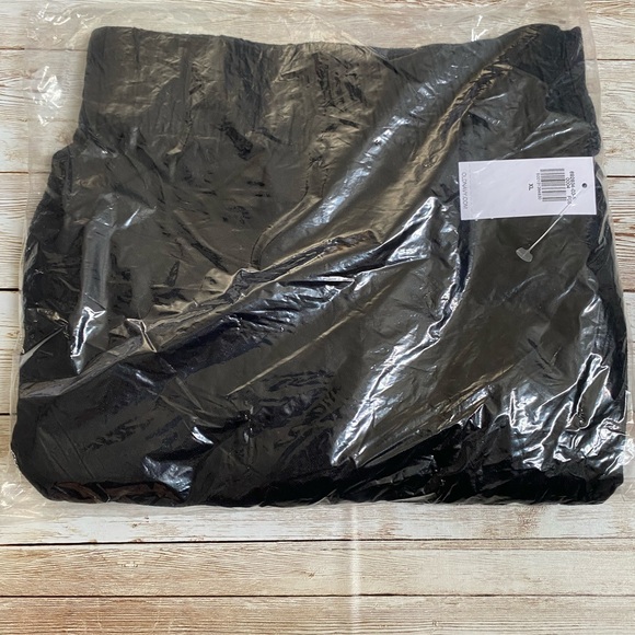 🆕 Old Navy Women’s High-Waisted Linen-Blend Shorts 3.5-in inseam Black XL 16-18 - Picture 12 of 16